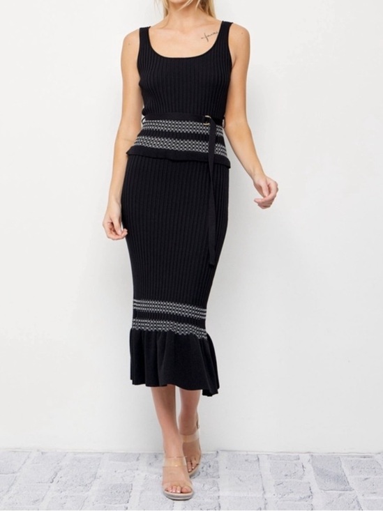 Dresses & Skirts - Sleek Black Ribbed Knit Midi Skirt with Contrast Trim